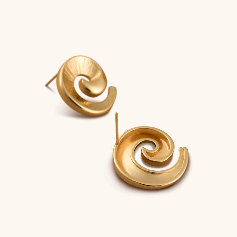 Maelstrom Heart Studs Earrings - 18K Gold Plated - Jewelry de Corner