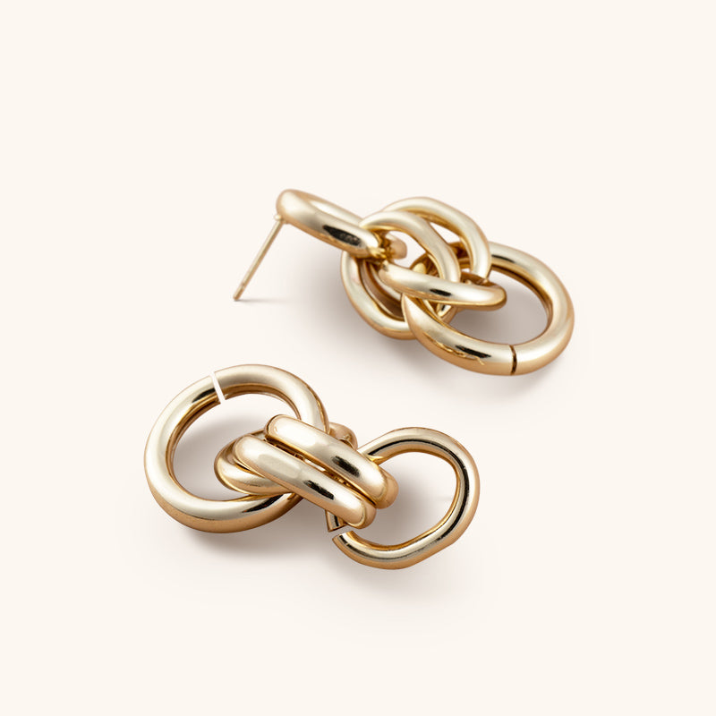 Interlocking Hoops - Jewelry de Corner