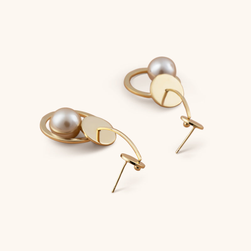 Draping Ear Pearl-white - Jewelry de Corner