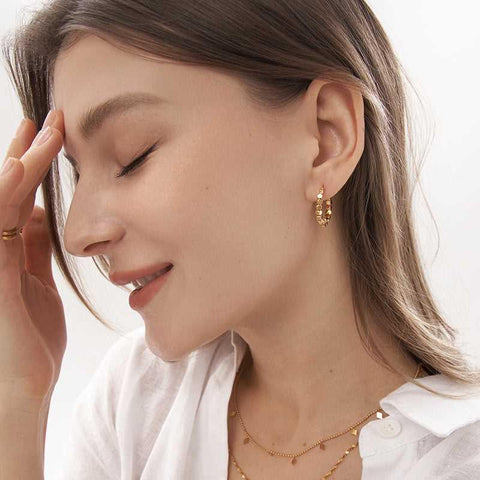 Elegant Gold Hoops - Jewelry de Corner