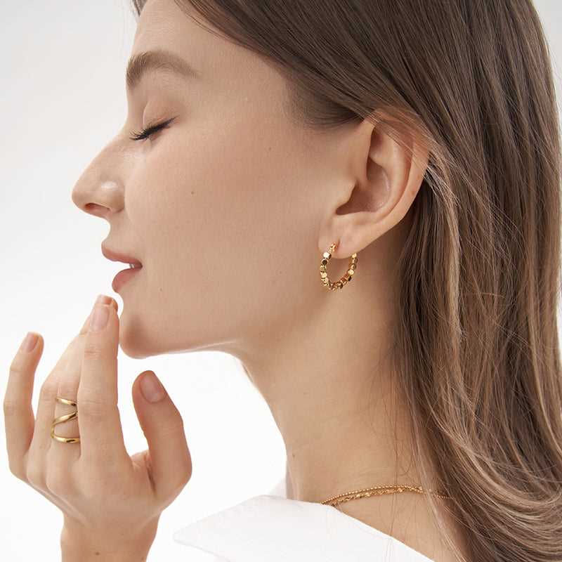 Elegant Gold Hoops - Jewelry de Corner