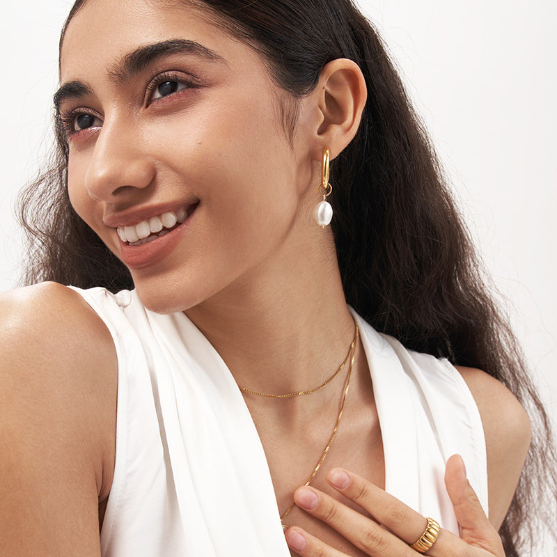 White Pearl Gold Hoops - Jewelry de Corner