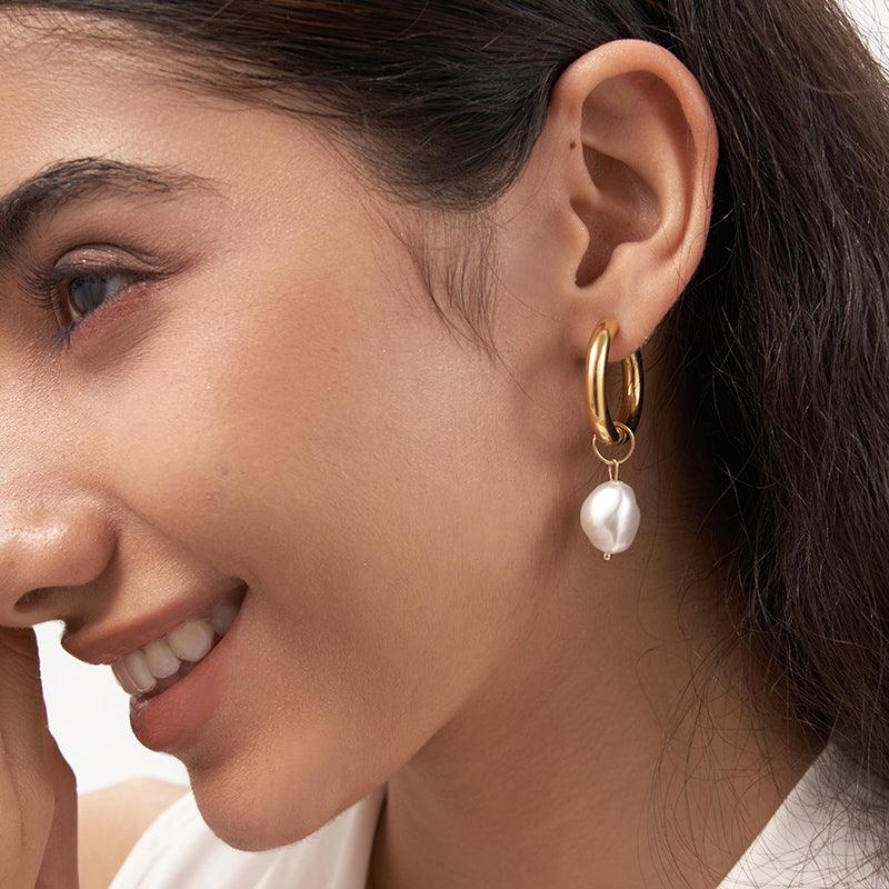 White Pearl Gold Hoops - Jewelry de Corner