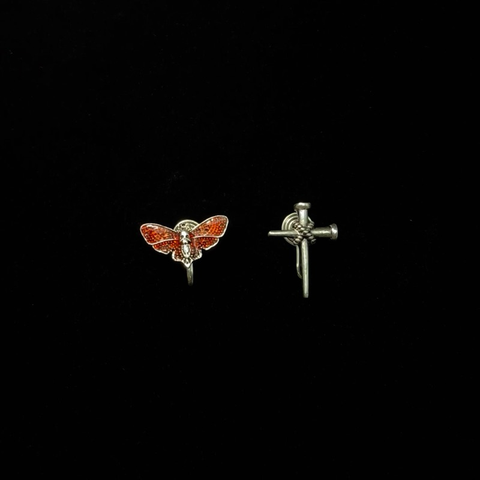 Pendientes vintage asimétricos con cruz de insectos