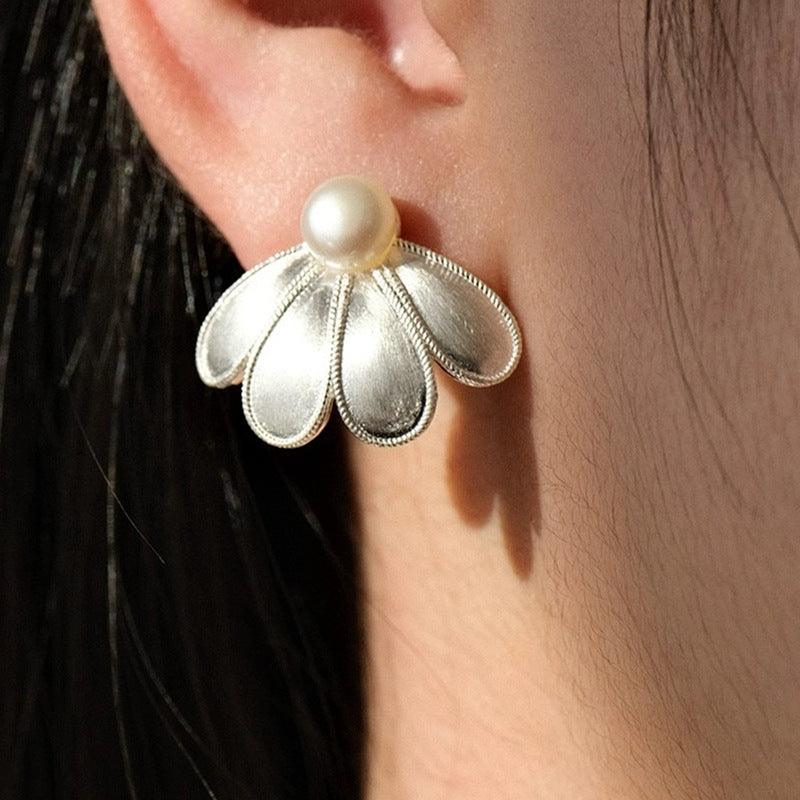 Simple Single Layer Daisy Earrings - Jewelry de Corner