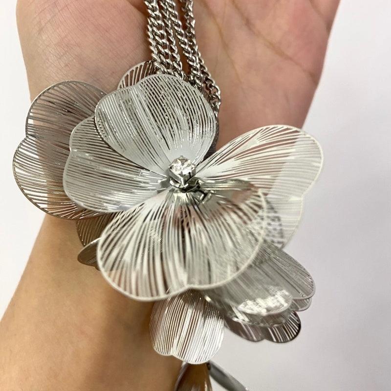 Multi-Layered Flowing Flower Necklace - Jewelry de Corner