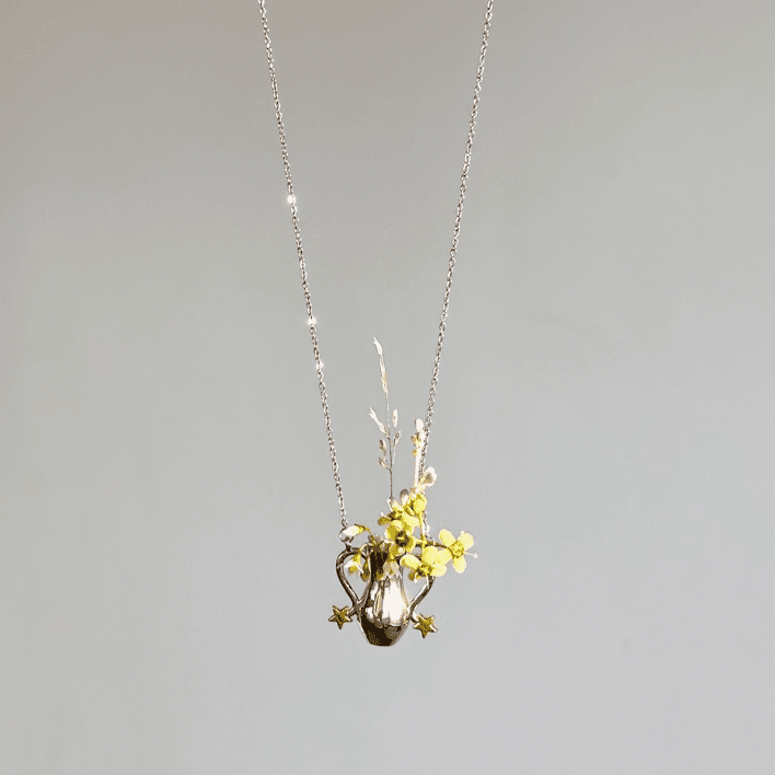 Fairy Inspired Vase Design Necklace - Jewelry de Corner