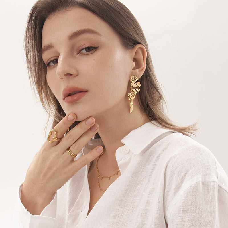 Flowing Gold Rock Hoops Earrings - 18K Gold Plated - Jewelry de Corner