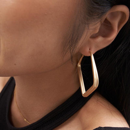 Gold Frame Swaying Hoops Earrings - 18K Gold Plated - Jewelry de Corner
