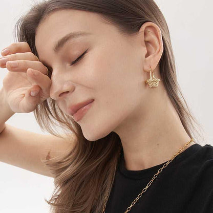 Golden Flower Basket Studs Earrings - 18K Gold Plated - Jewelry de Corner