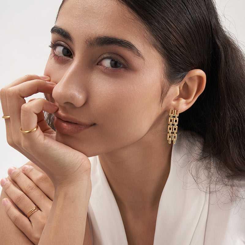 Golden Scale Feather Drop Earrings - 18K Gold Plated - Jewelry de Corner