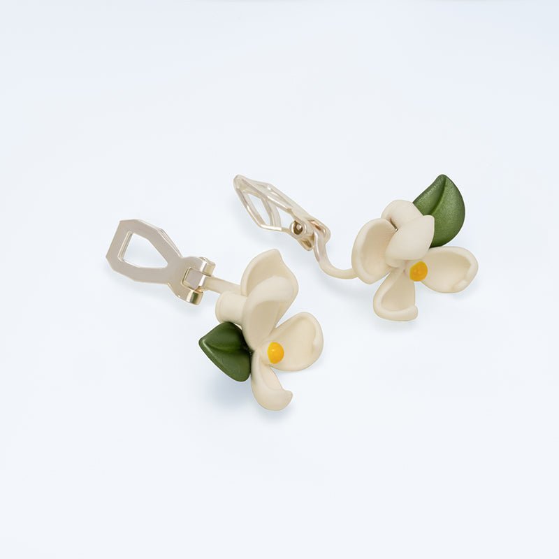 Green Gardenia Flower Stud Earrings - Jewelry de Corner