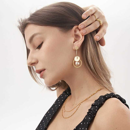 Hanging Pearl Drop Earrings - 18K Gold Plated - Jewelry de Corner