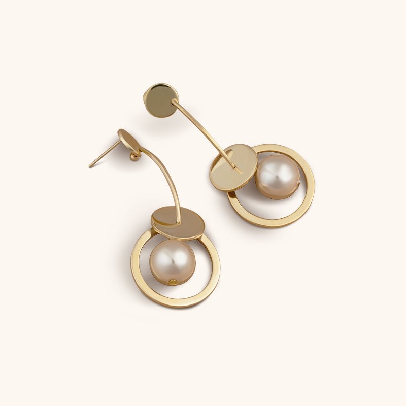 Hanging Pearl Drop Earrings - 18K Gold Plated - Jewelry de Corner