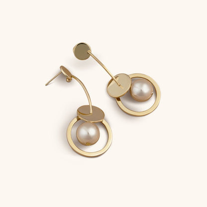Hanging Pearl Drop Earrings - 18K Gold Plated - Jewelry de Corner