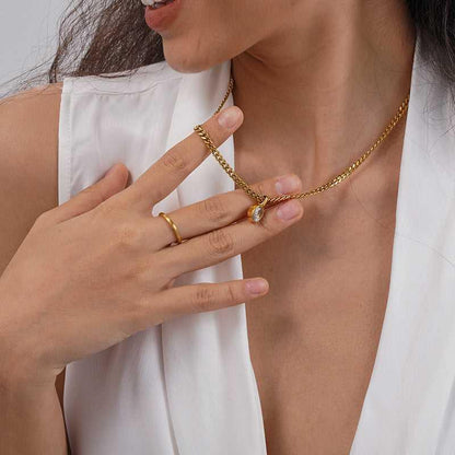 Heart of Dione Hoops Earrings - 18K Gold Plated - Jewelry de Corner