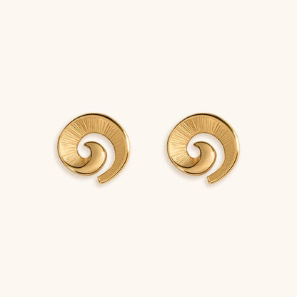 Maelstrom Heart Studs Earrings - 18K Gold Plated - Jewelry de Corner