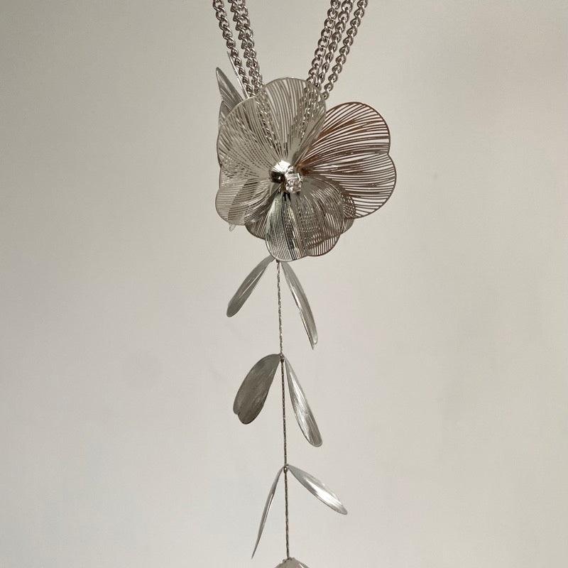 Multi - Layered Flowing Flower Necklace - Jewelry de Corner