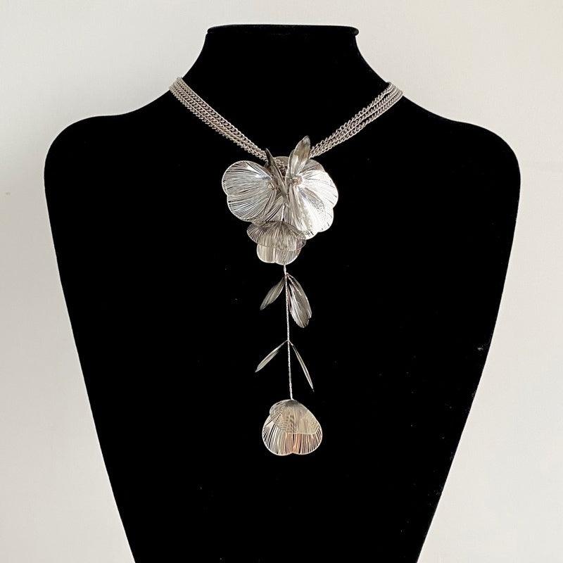 Multi - Layered Flowing Flower Necklace - Jewelry de Corner