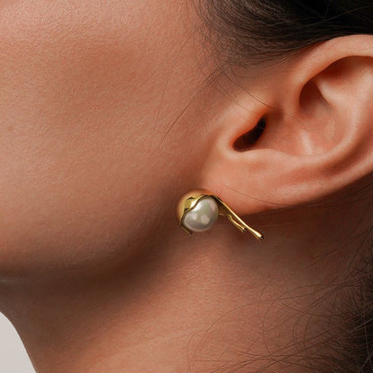 Pearl Girl Studs Earrings - 18K Gold Plated - Jewelry de Corner