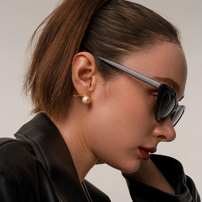 Pearl Girl Studs Earrings - 18K Gold Plated - Jewelry de Corner