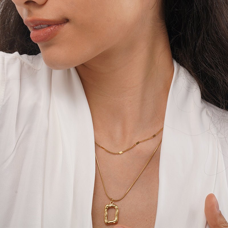 Stone Gate Hoops Earrings - 18K Gold Plated - Jewelry de Corner