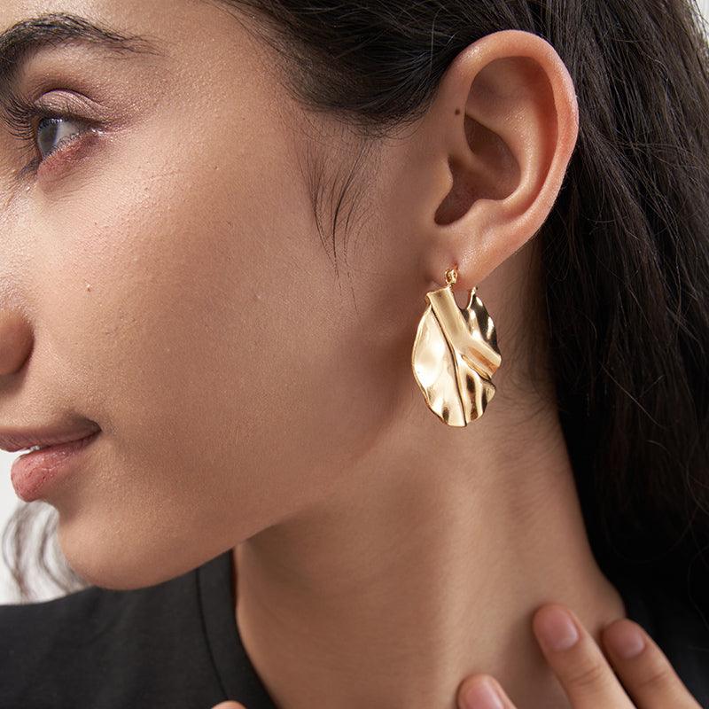 Streamer Impression Hoops Earrings - 18K Gold Plated - Jewelry de Corner