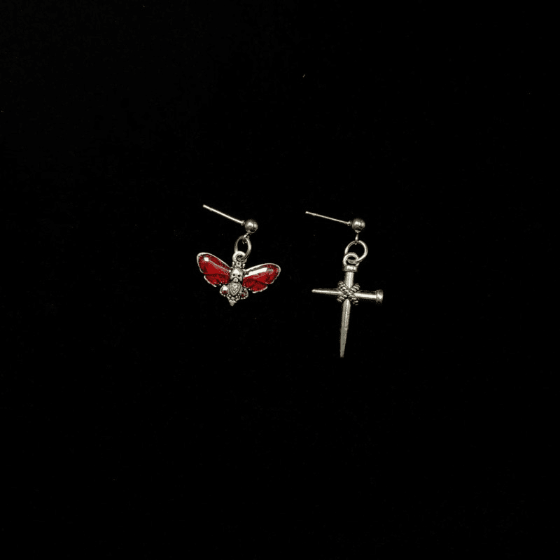 Vintage Asymmetrical Insect Cross Earrings - Jewelry de Corner