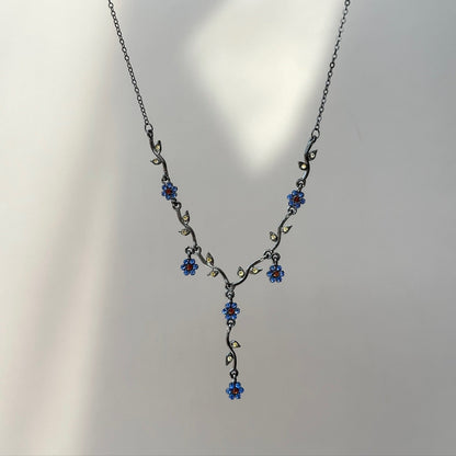 Vintage Blue Small Flower Necklace - Jewelry de Corner
