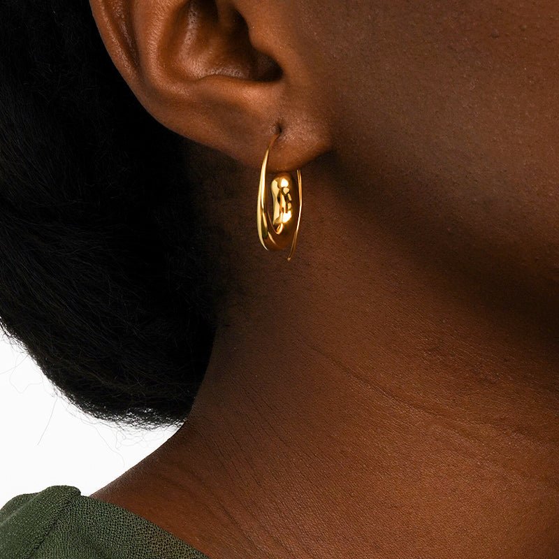 Wave Hoops Earrings - 18K Gold Plated - Jewelry de Corner