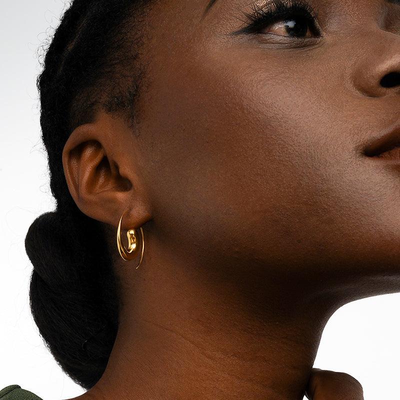 Wave Hoops Earrings - 18K Gold Plated - Jewelry de Corner