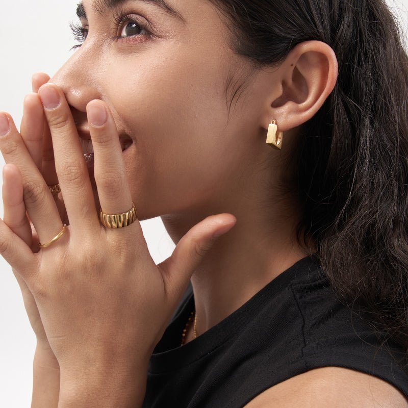 Wedge Stone Hoops Earrings - 18K Gold Plated - Jewelry de Corner