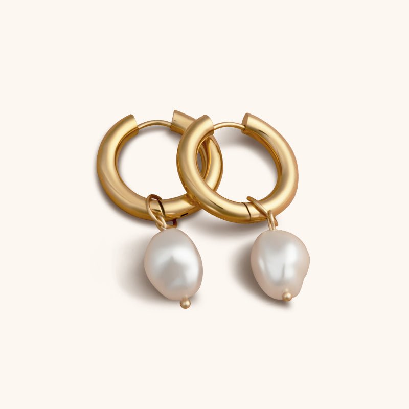 White Pearl Gold Studs Earrings - 18K Gold Plated - Jewelry de Corner