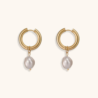 White Pearl Gold Studs Earrings - 18K Gold Plated - Jewelry de Corner