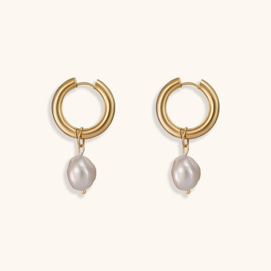 White Pearl Gold Studs Earrings - 18K Gold Plated - Jewelry de Corner